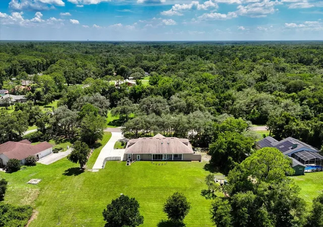 3rd image of 180 River Oaks Cir, Sanford, FL 32771 | MLS# O6427808