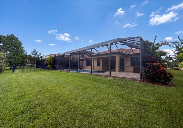43rd image of 2575 Grand Lakeside Dr, Palm Harbor, FL 34684 | MLS# O6427814