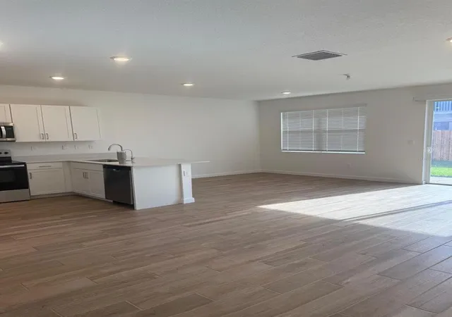 Photo 4 of Townhouse for sale at 142 NE 14th Terrace, Homestead, FL 33033 | MLS# S5154337 | Listing updated on 2026-07-25