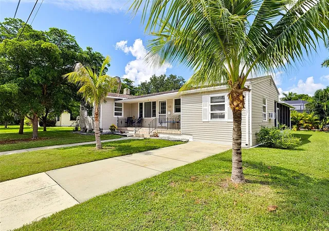 Photo 3 of Single family home for sale at 315 Durrance St, Punta Gorda, FL 33950 | MLS# C7528782 | Listing updated on 2026-09-05