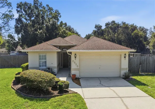 Photo 1 of Sale Pending at 3828 Holw Oak Pl, Land O Lakes, FL 34639 | MLS# TB8532365 | Listing updated on 2026-09-12