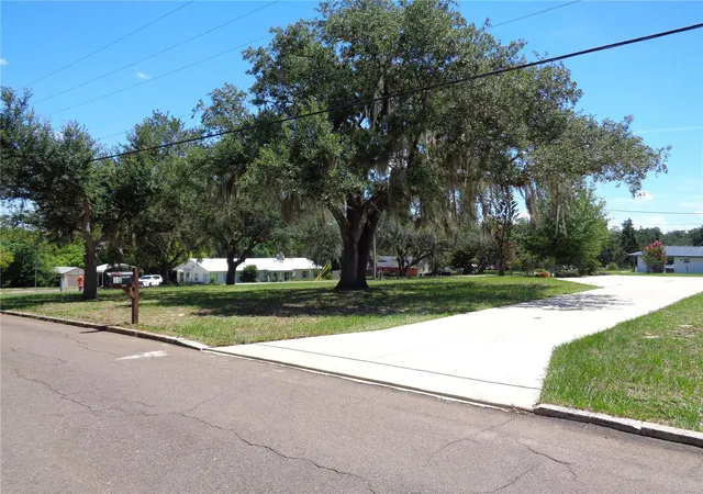 Photo 3 of Sale Pending at 70 Catherine Ave, Babson Park, FL 33827 | MLS# L4963756 | Listing updated on 2026-09-22