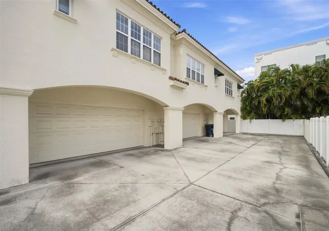 Photo 32 of Sale Pending at 2557 W Platt St, Tampa, FL 33609 | MLS# TB8532377 | Listing updated on 2026-08-03