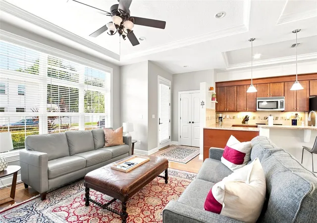 Photo 3 of Sale Pending at 2557 W Platt St, Tampa, FL 33609 | MLS# TB8532377 | Listing updated on 2026-08-03