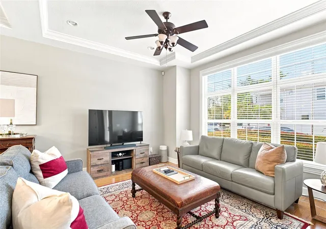 Photo 4 of Sale Pending at 2557 W Platt St, Tampa, FL 33609 | MLS# TB8532377 | Listing updated on 2026-08-03