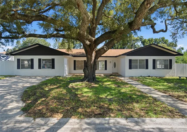 Photo 1 of Single family home for sale at 604 Royal Crst Dr, Brandon, FL 33511 | MLS# TB8532387 | Listing updated on 2026-10-20