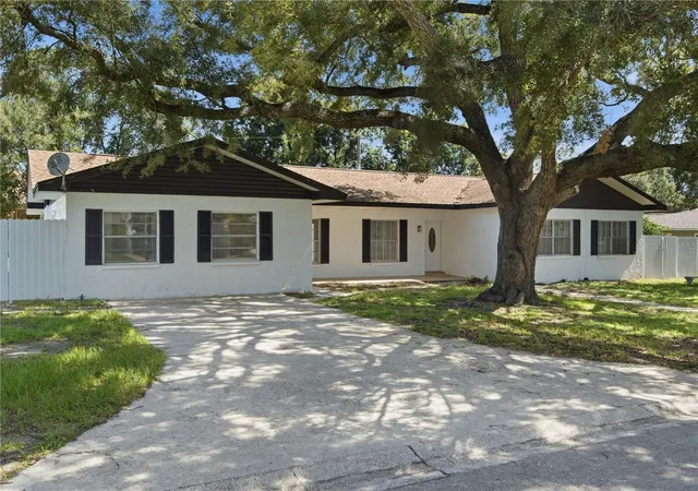 Photo 2 of Single family home for sale at 604 Royal Crst Dr, Brandon, FL 33511 | MLS# TB8532387 | Listing updated on 2026-10-20