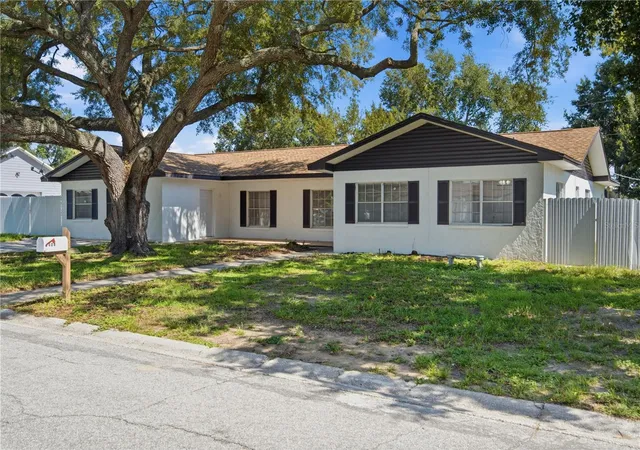 Photo 3 of Single family home for sale at 604 Royal Crst Dr, Brandon, FL 33511 | MLS# TB8532387 | Listing updated on 2026-10-20