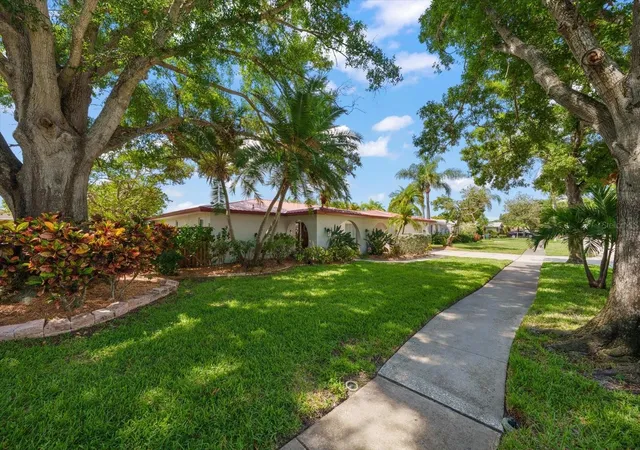 Photo 3 of Single family home for sale at 2126 Egret Dr, Clearwater, FL 33764 | MLS# TB8532393 | Listing updated on 2026-09-29