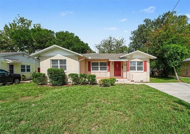 Single family home for sale at 2935 Woodland Hills Ave, LAKELAND, FL 33803 | MLS# O6427850