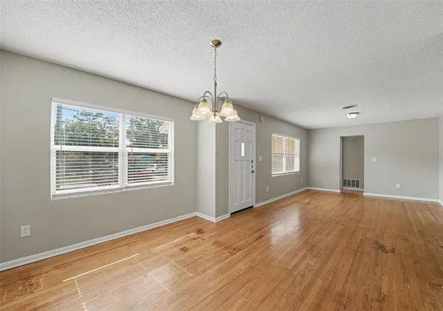 Photo 3 of Single family home for sale at 2935 Woodland Hills Ave, Lakeland, FL 33803 | MLS# O6427850 | Listing updated on 2026-09-25