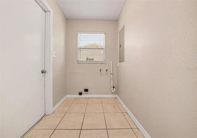 Photo 2 of Single family home for sale at 1895 S Ivey Ln, Orlando, FL 32811 | MLS# O6427853 | Listing updated on 2026-07-29