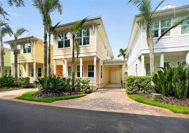 Photo 1 of Single family home for sale at 13 Old Feger Dr #13, New Smyrna Beach, FL 32169 | MLS# R4911703 | Listing updated on 2026-08-04