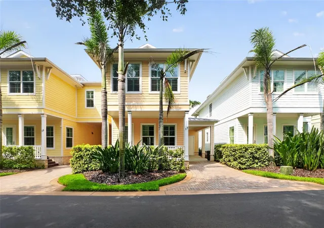 Photo 3 of Single family home for sale at 13 Old Feger Dr #13, New Smyrna Beach, FL 32169 | MLS# R4911703 | Listing updated on 2026-08-04