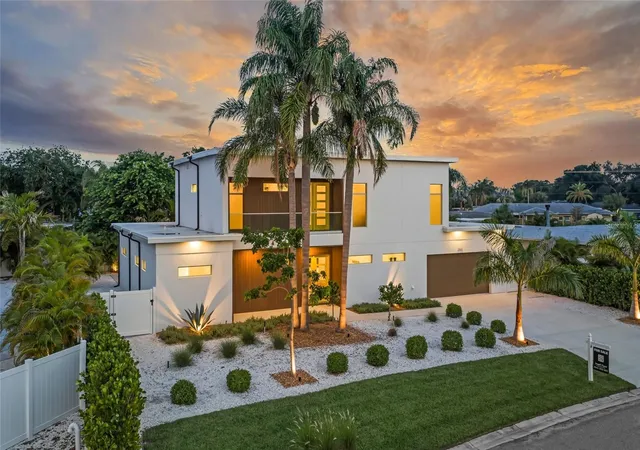 Photo 2 of Single family home for sale at 2532 Fruit Tree Dr, Sarasota, FL 34239 | MLS# A4700943 | Listing updated on 2026-09-15
