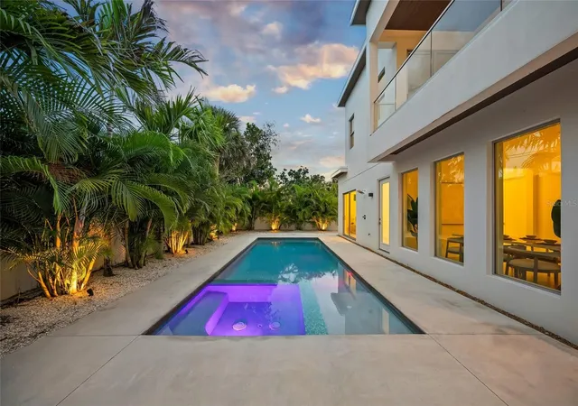 Photo 3 of Single family home for sale at 2532 Fruit Tree Dr, Sarasota, FL 34239 | MLS# A4700943 | Listing updated on 2026-09-15