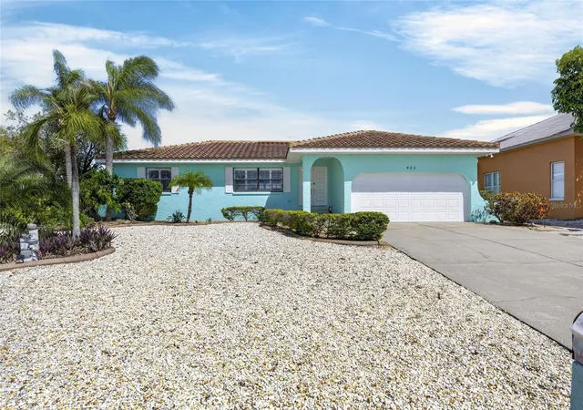 Photo 2 of Single family home for sale at 923 Golf Is Dr, Apollo Beach, FL 33572 | MLS# TB8532434 | Listing updated on 2026-10-03