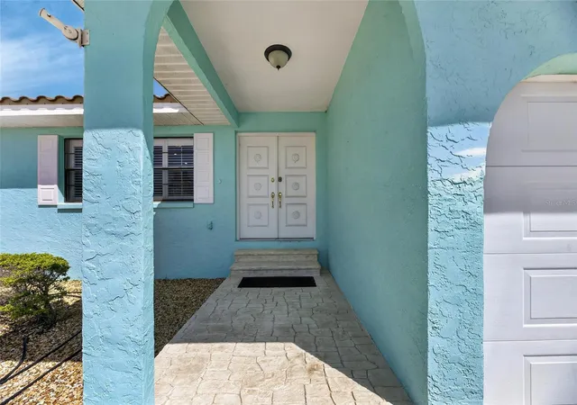 Photo 4 of Single family home for sale at 923 Golf Is Dr, Apollo Beach, FL 33572 | MLS# TB8532434 | Listing updated on 2026-10-03