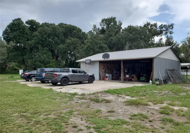 Photo 3 of Single family home for sale at 1662 Harvill Rd, Wauchula, FL 33873 | MLS# O6427878 | Listing updated on 2026-07-25