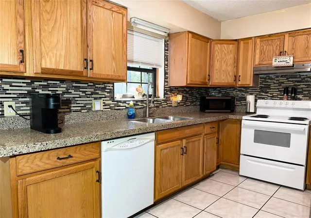 Photo 3 of Single family home for sale at 620 Glendale St, Starke, FL 32091 | MLS# GC542206 | Listing updated on 2026-08-25