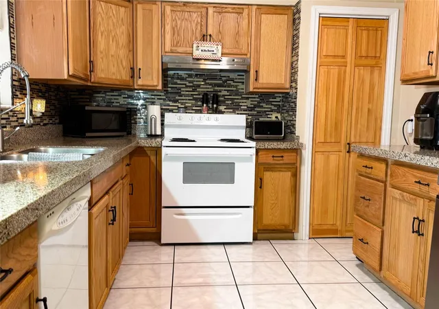Photo 4 of Single family home for sale at 620 Glendale St, Starke, FL 32091 | MLS# GC542206 | Listing updated on 2026-08-25