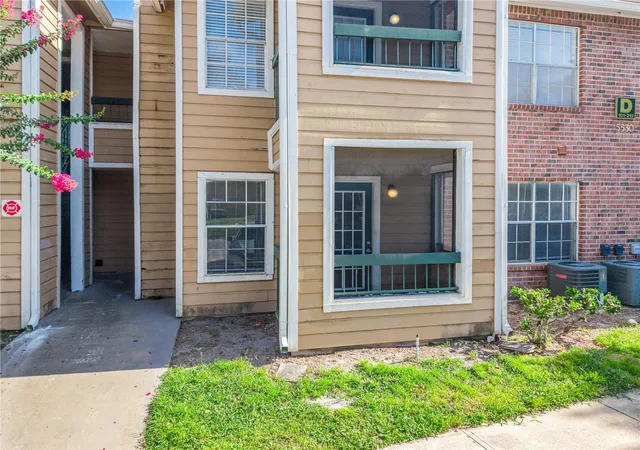 Listing Photo 4 - Condo for sale in building located at 5530 Chrishire Wy, Orlando, FL 32822 - Unit #D109