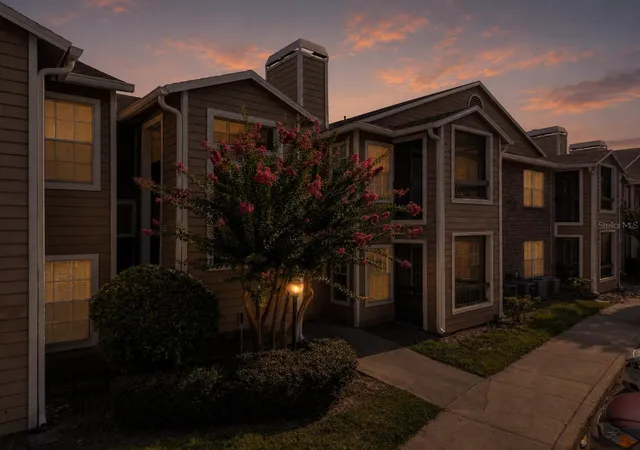 Listing Photo 5 - Condo for sale in building located at 5530 Chrishire Wy, Orlando, FL 32822 - Unit #D109