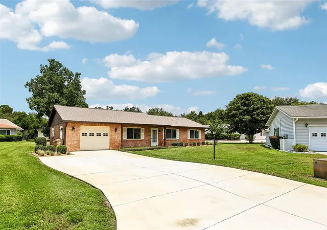 Photo 3 of Single family home for sale at 70 Stone Hvn Ct, Leesburg, FL 34788 | MLS# G5115487 | Listing updated on 2026-09-28