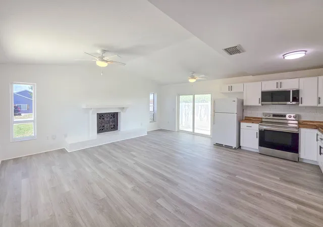 Photo 4 of Single family home for sale at 1956 N Daytona Ave, Flagler Beach, FL 32136 | MLS# FC320182 | Listing updated on 2026-10-03