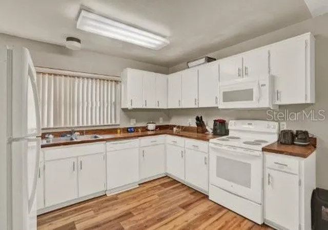 Photo 2 of Townhouse for sale at 451 Hunter Cir, Kissimmee, FL 34758 | MLS# O6427901 | Listing updated on 2026-07-25