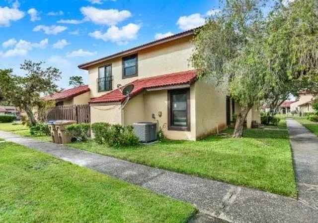 Photo 25 of Townhouse for sale at 451 Hunter Cir, Kissimmee, FL 34758 | MLS# O6427901 | Listing updated on 2026-07-25