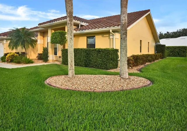 Photo 3 of Single family home for sale at 1565 Waterford Dr, Venice, FL 34292 | MLS# N6145147 | Listing updated on 2026-08-07