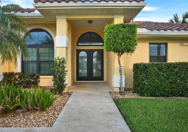 Photo 4 of Single family home for sale at 1565 Waterford Dr, Venice, FL 34292 | MLS# N6145147 | Listing updated on 2026-08-07
