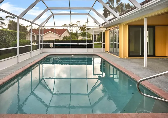 Photo 5 of Single family home for sale at 1565 Waterford Dr, Venice, FL 34292 | MLS# N6145147 | Listing updated on 2026-08-07
