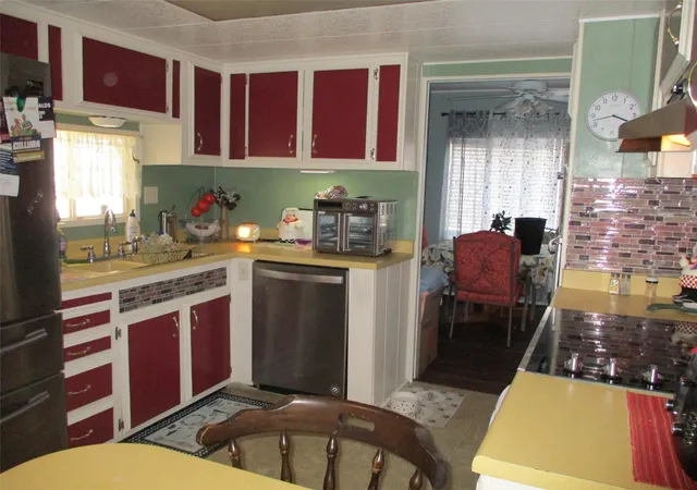 Photo 3 of Manufactured home for sale at 38536 Cone Dr, Zephyrhills, FL 33540 | MLS# TB8532488 | Listing updated on 2026-08-11