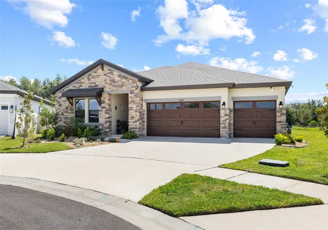 Photo 3 of Single family home for sale at 13098 Wellspring Dr, Lithia, FL 33547 | MLS# TB8532493 | Listing updated on 2026-08-30