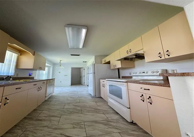 Photo 3 of Single family home for sale at 3142 SW 132nd Lane, Ocala, FL 34473 | MLS# OM729138 | Listing updated on 2026-09-24