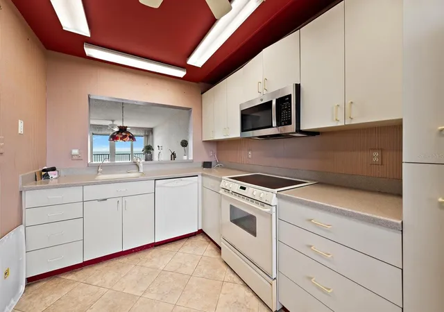 5th image of 1250 Gulf Blvd #706, Clearwater Beach, FL 33767 | MLS# TB8532502