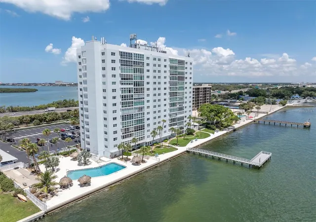Photo 4 of Condo for sale at 7200 Sunshine Skyway Ln S #15H, Saint Petersburg, FL 33711 | MLS# TB8532503 | Listing updated on 2026-08-23