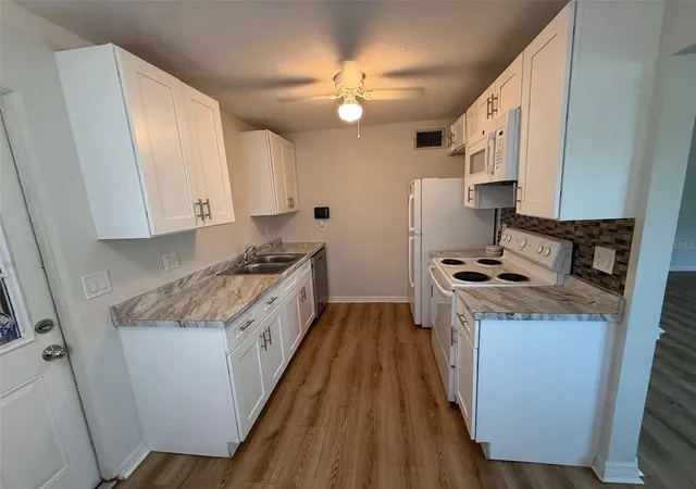 Photo 4 of Single family home for sale at 2217 20th Avenue W, Bradenton, FL 34205 | MLS# A4700965 | Listing updated on 2026-07-28
