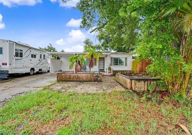 Photo 2 of Single family home for sale at 824 67th Street S, Saint Petersburg, FL 33707 | MLS# TB8532513 | Listing updated on 2026-10-05