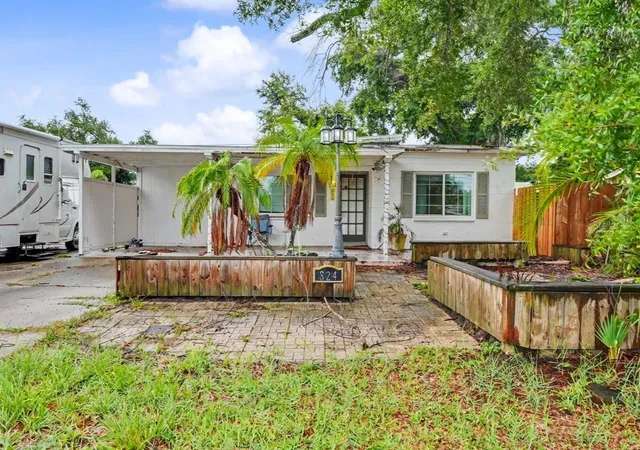 Photo 3 of Single family home for sale at 824 67th Street S, Saint Petersburg, FL 33707 | MLS# TB8532513 | Listing updated on 2026-10-05