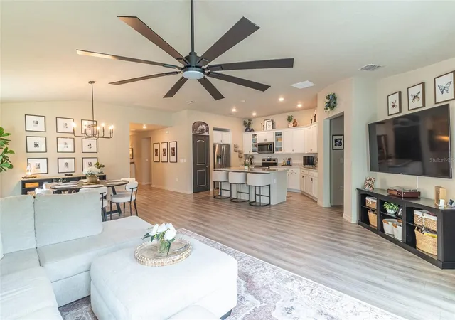 Photo 3 of Single family home for sale at 615 Valri Park Dr, Valrico, FL 33594 | MLS# L4963774 | Listing updated on 2026-08-09