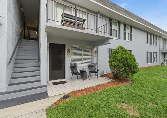 Photo 3 of Condo for sale at 931 W Oak Ridge Rd #B, Orlando, FL 32809 | MLS# O6427939 | Listing updated on 2026-08-11