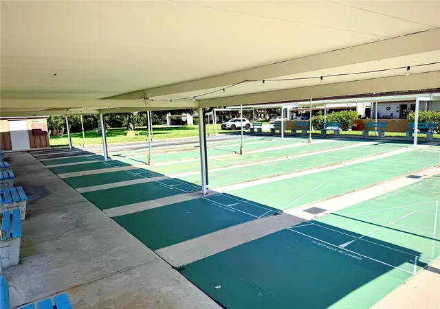 2nd image of 1380 Mission Cir, CLEARWATER, FL 33759