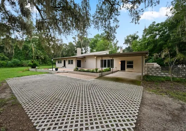 Photo 2 of Single family home for sale at 1524 Sw 37th Avenue, Gainesville, FL 32608 | MLS# GC542211 | Listing updated on 2026-09-17