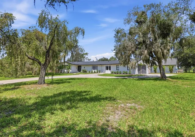 Photo 4 of Single family home for sale at 3810 Hidden River Rd, Sarasota, FL 34240 | MLS# A4700980 | Listing updated on 2026-10-23