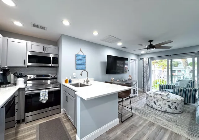 Photo 3 of Condo for sale at 902 Gibbs Rd #283, Venice, FL 34285 | MLS# A4700985 | Listing updated on 2026-07-25