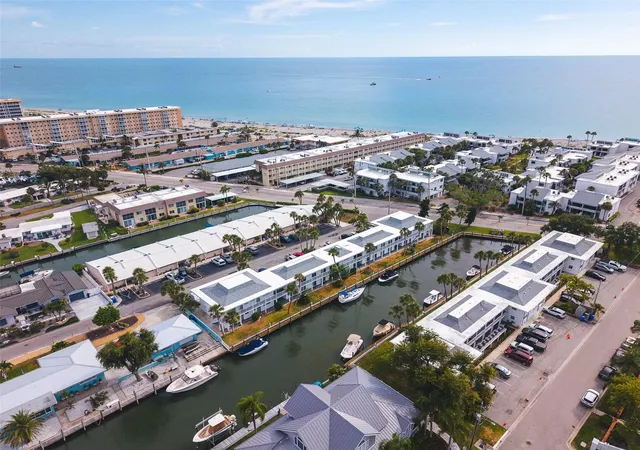 2nd image of 902 Gibbs Rd, VENICE, FL 34285