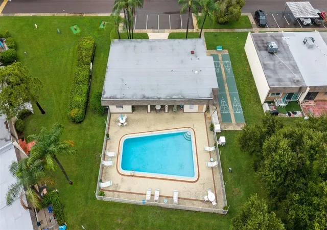 Listing Photo 2 - Condo for sale in building located at 11511 113Th St, Largo, FL 33778 - Unit #2D